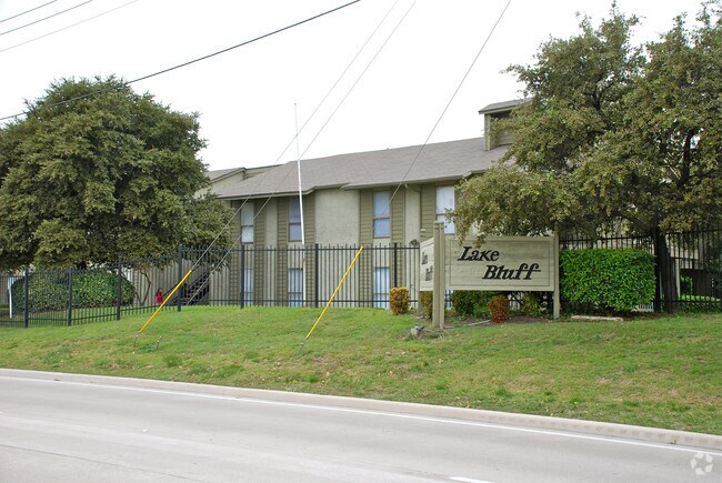 Lake Bluff - Waterside