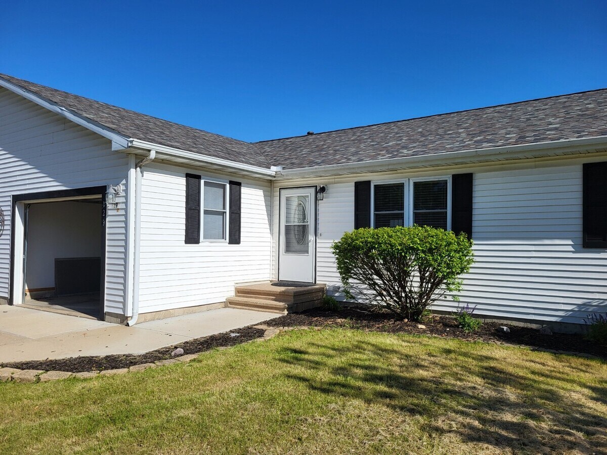 Photo - 129 Country Ct