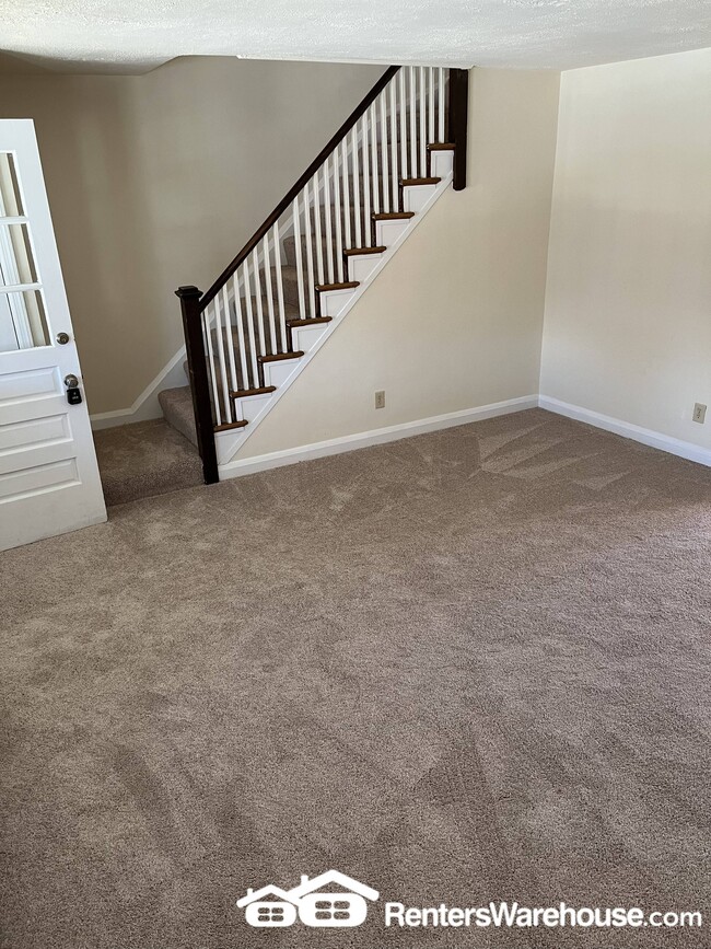 Photo - 10 Enjay Ave