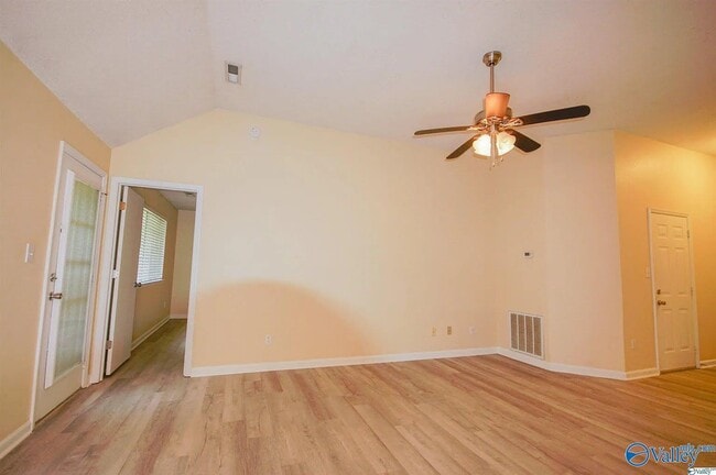 Photo - 102 Vistawood Ct