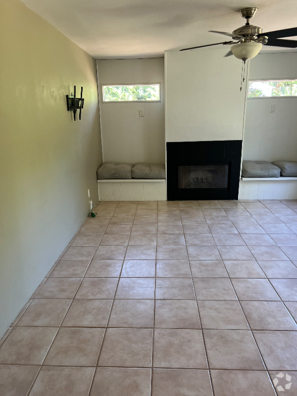 Building Photo - 2134 Valley View Blvd Rental