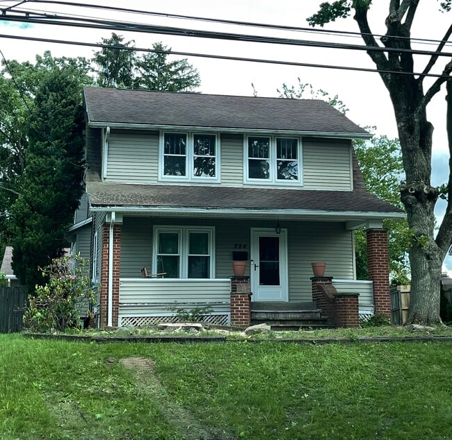 Building Photo - 224 Woodside Ave NE