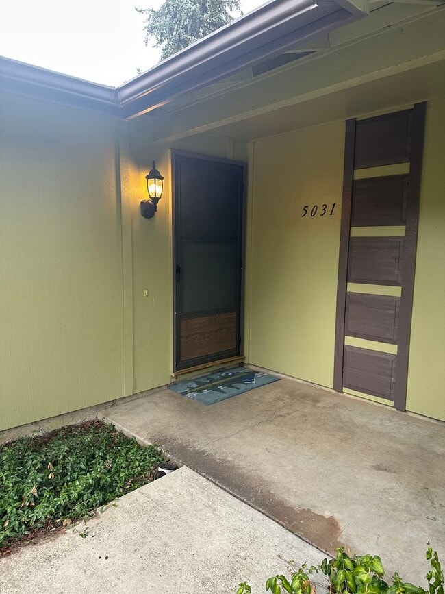 Photo - Beautiful custom 3 bedroom 2 bathroom hous...