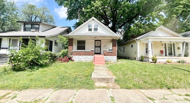 Photo - 2335 W Lee St