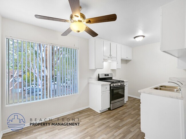 1547 W 261st St
