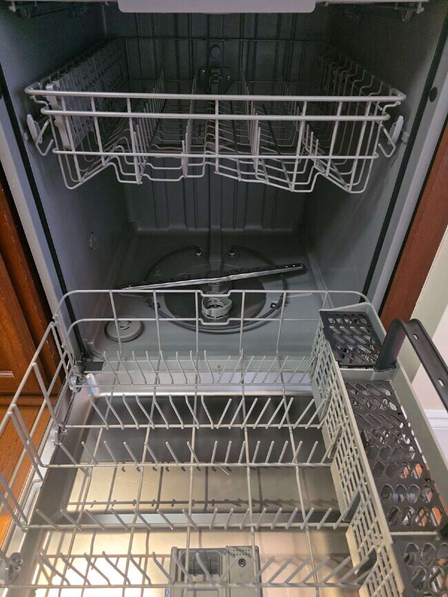 Photo - Spacious 4-Bedroom Home for Rent in Kings ...