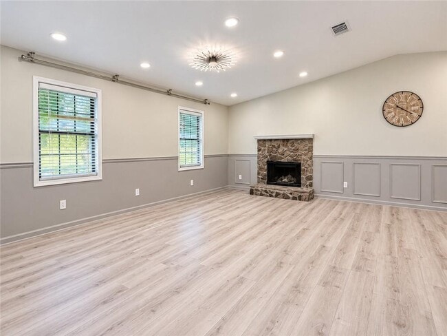 242 Muddy River Rd