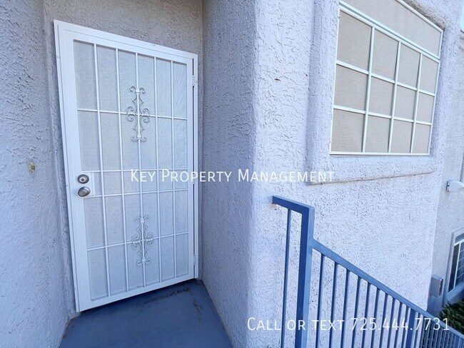 Photo - NEWLY UPGRADED 2 BED 2 BATH UPSTAIRS UNIT ... Unidad #621