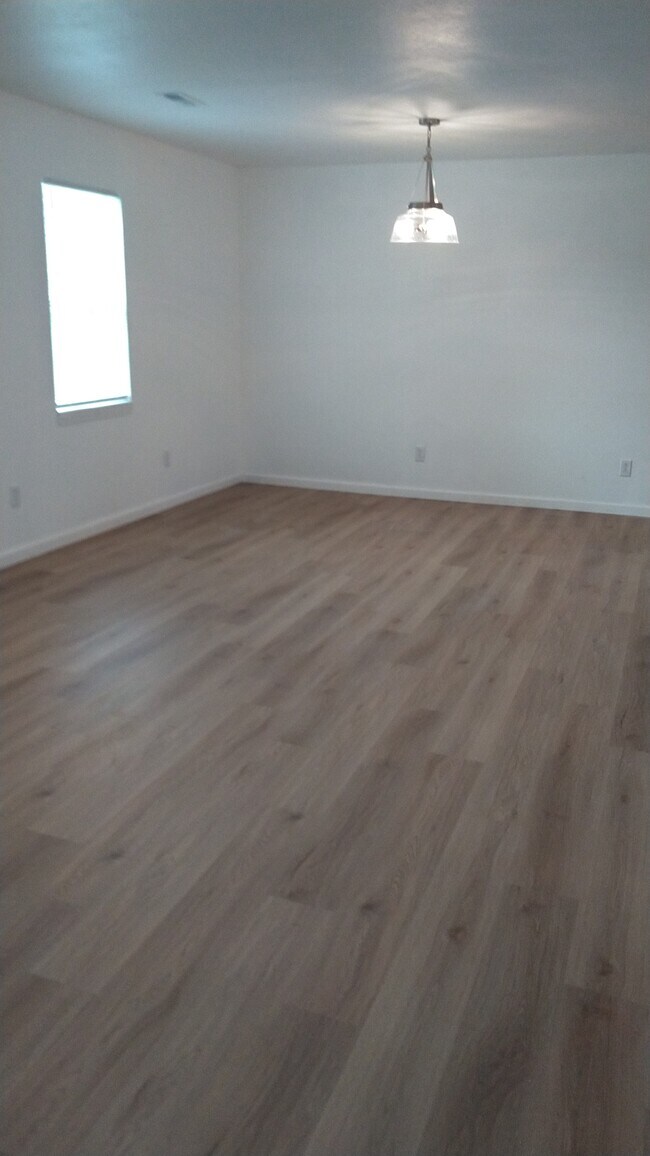 Photo - 1046 Saint Louis St