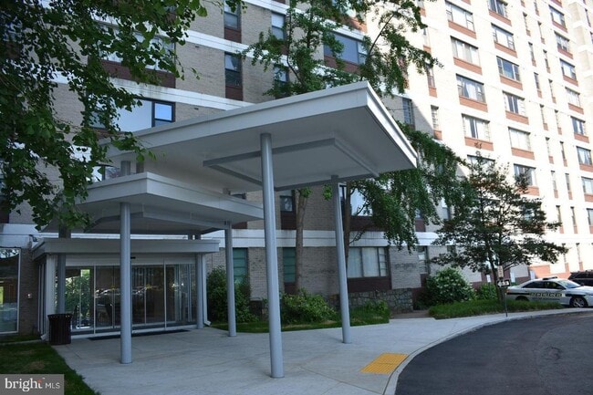 Photo - 4600 Duke St Unidad 922