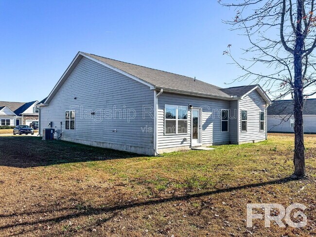 Photo - 202 Kenison Way