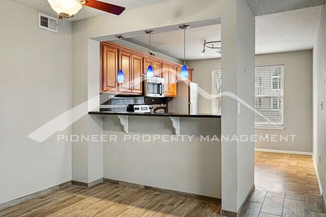 Photo - Spacious Condo with Washer/Dryer and Centr... Unidad 204