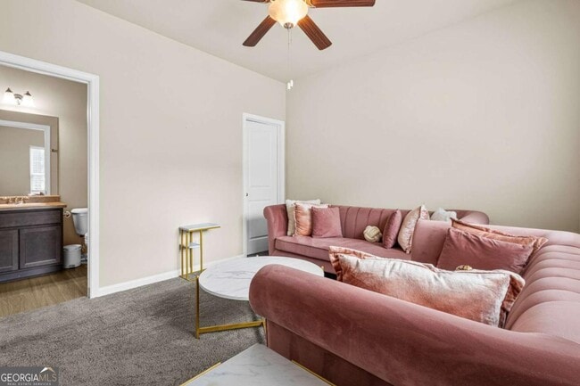 Photo - 684 Armitage Way