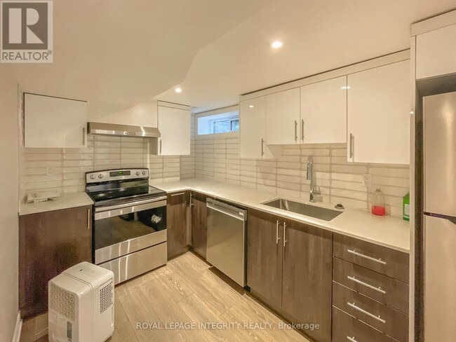 Photo - 3420 Albion Rd S