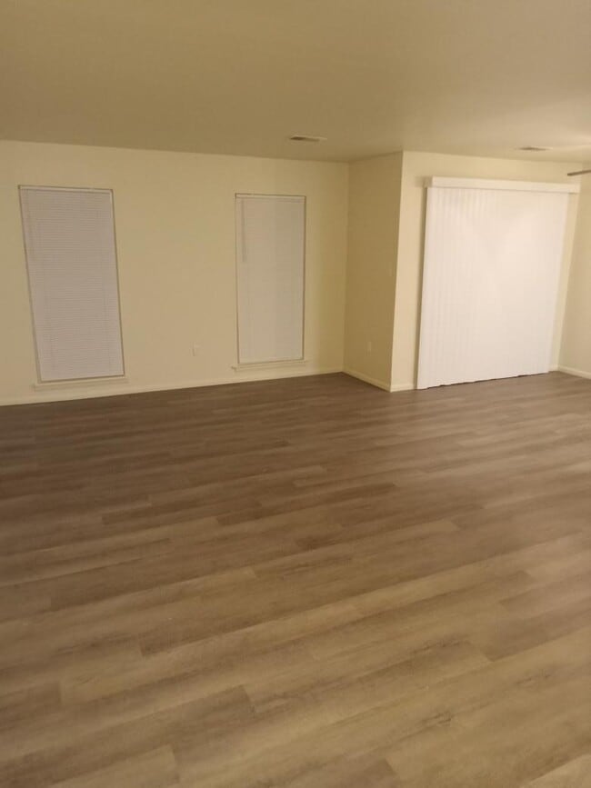 LIVING ROOM - 1001 White Oak Road