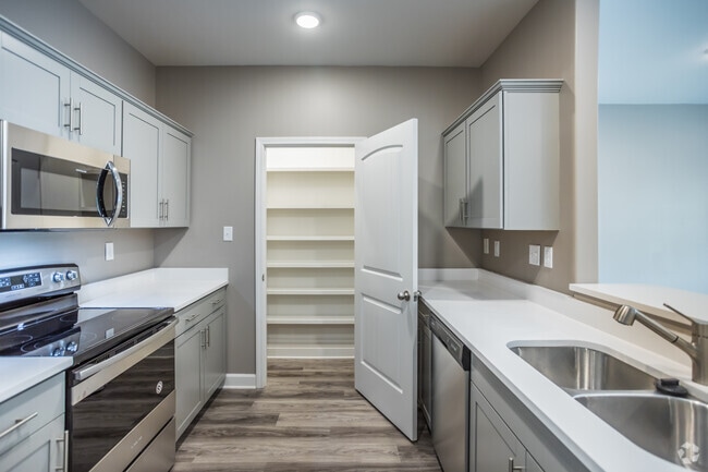 2 BR, 2 BA - 1000 SF