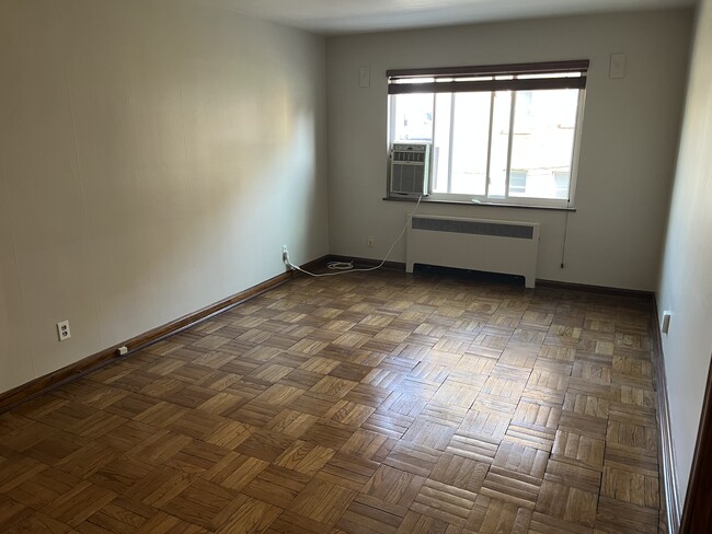 Living room - 2760 Linshaw Ct