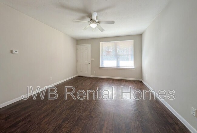 Photo - 543 E 55th St