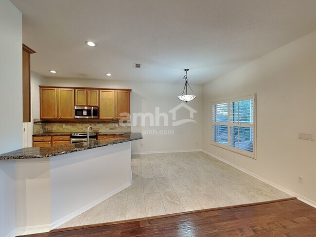 879 Moonluster Dr