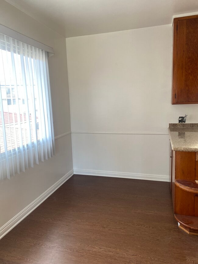 Photo - 4380 W 136th St Unidad C