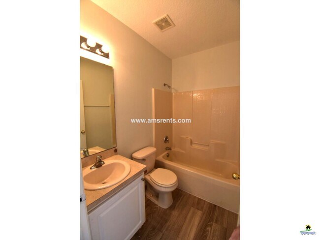 553 Hummingbird Ct