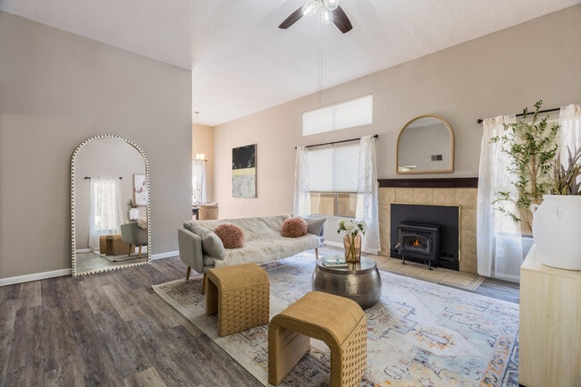 Photo - 10241 Las Casitas Ct NE