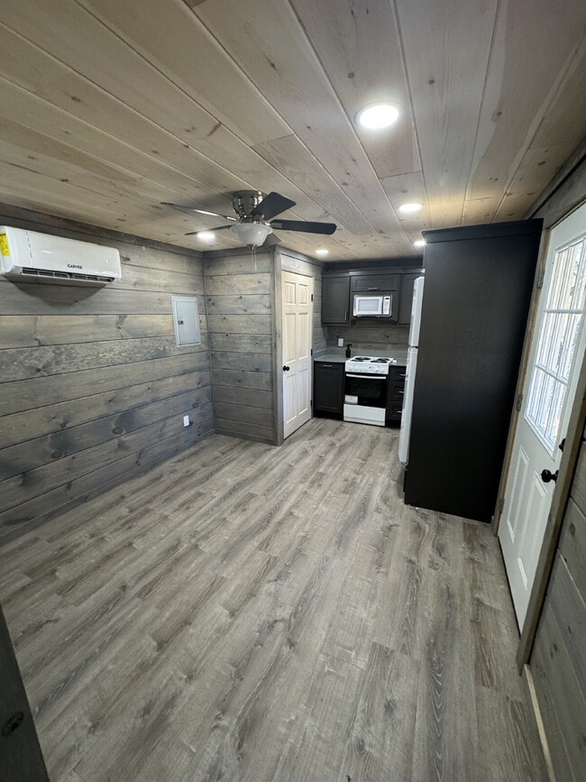 Photo - "Charming 1-Bedroom Retreat in Valley Head – Cozy 360 Sq. Ft. Tiny House!"