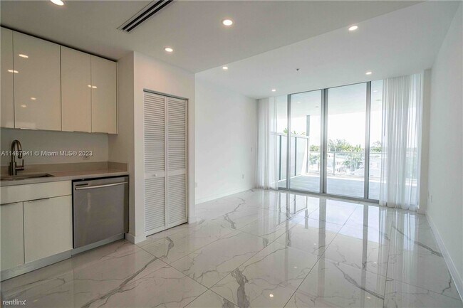 Photo - 2 br, 2 bath Condo - 8425 Crespi Blvd