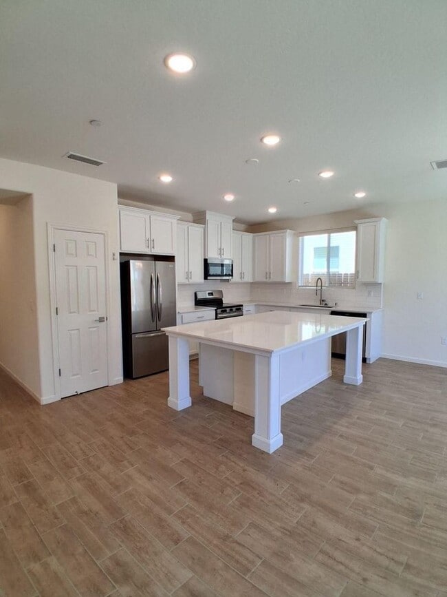 Photo - SPECIAL: HALF OF FIRST MONTH'S RENT! Solar Included! Spacious Single-Story Fresno Home with Den &...
