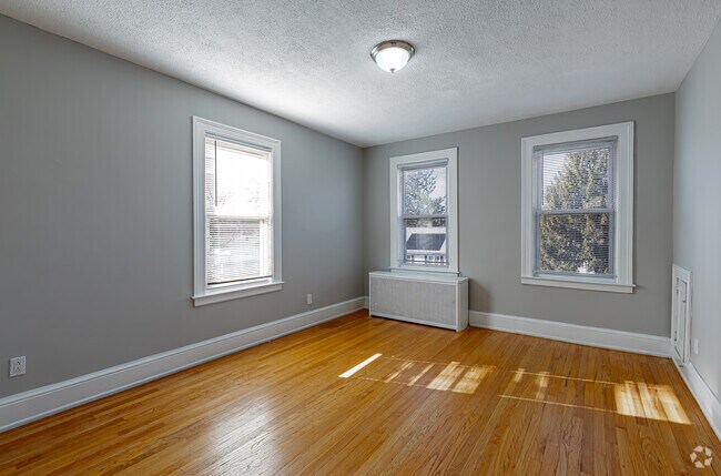 843 Farmington Ave - Living Room