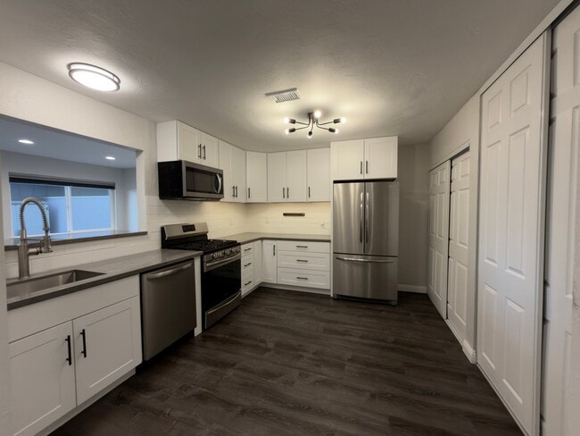 1430 Newhall Pkwy