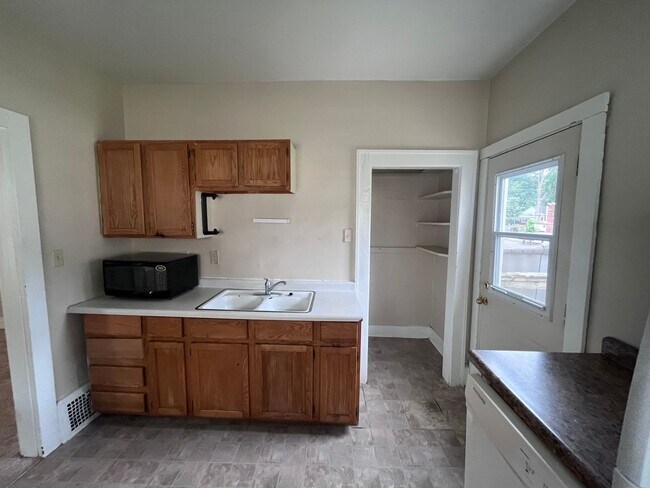Photo - 3 Bedroom 1 Bath Near Campus