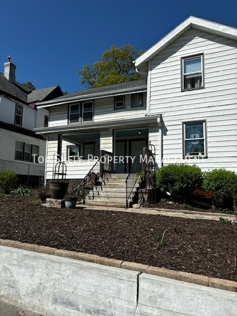 Building Photo - 1826 6th Ave Unit 3 Rental