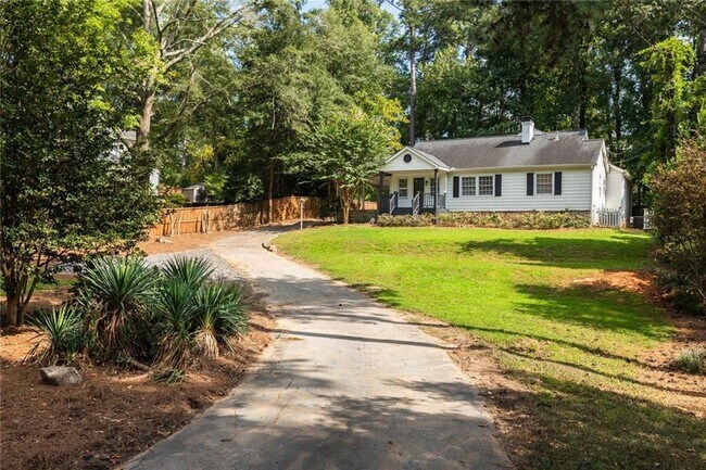 Photo - 1311 Roxboro Dr NE