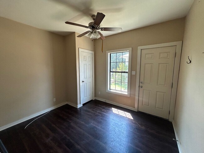 Photo - 2208 Cumberland Ave Unit B