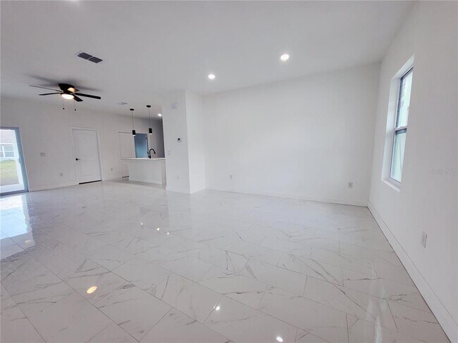 Photo - 1098 Hammacher Ave SW