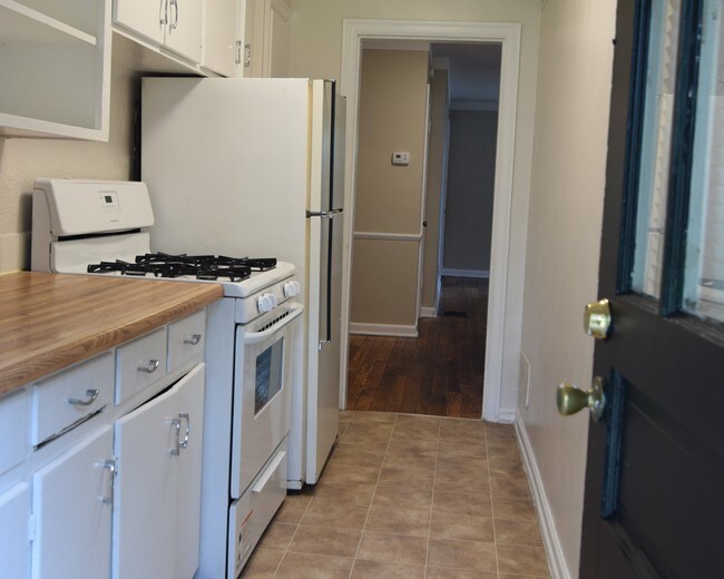 Kitchen, downstairs 1 bedroom - Colonial Village