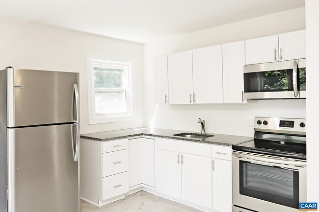 Building Photo - 616 Rockcreek Rd Unit B Rental