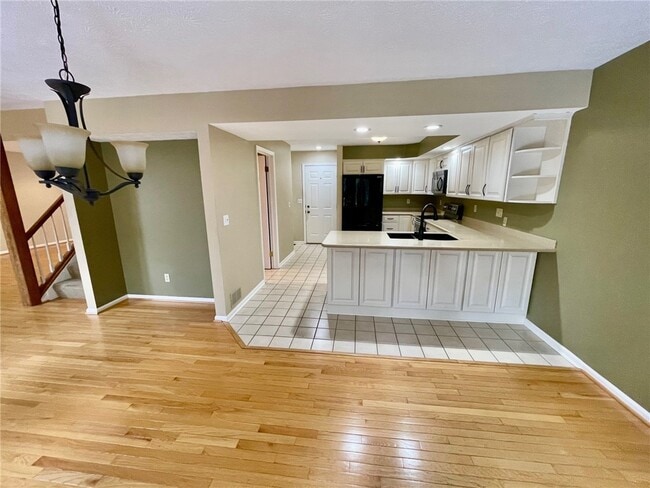 Building Photo - 48 Colonial Cir