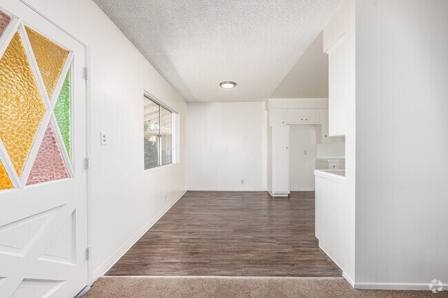 2BR, 1BA - 650SF - Dining Room