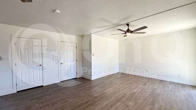 Photo - 962 E Hackamore St