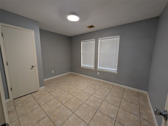 Building Photo - 8235 Wooded Terrace Ln