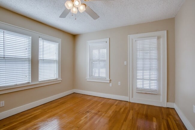 Building Photo - 2520 20th St Unit Front