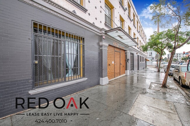 692 Valencia St Unit 300
