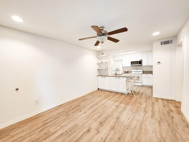 Photo - 3900 Woodchase Dr Unit 159