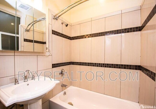 Photo - 4927 California St Unit A