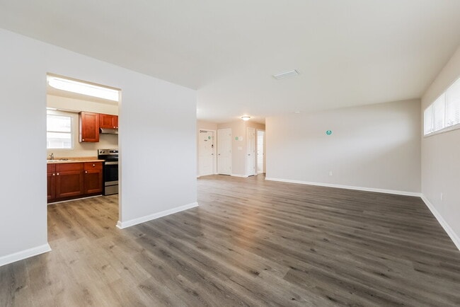 Photo - 502 Leeland Heights Blvd E