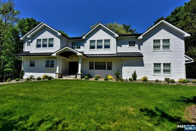 Photo - 17 Grandview Ave
