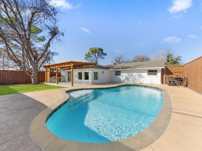 Photo - 3616 Woodleigh Dr