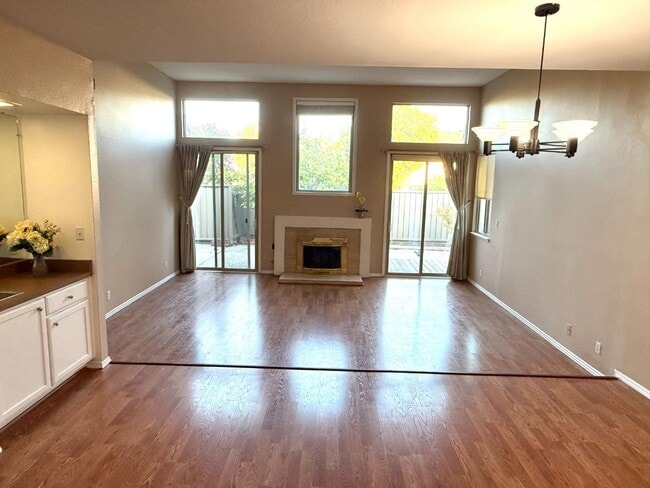 Building Photo - 976 De Soto Ln